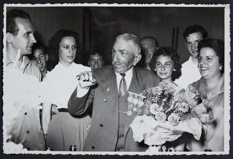 Trieste, luglio 1956, A.N.P.I. provinciale, Alcide Cervi festeggiato